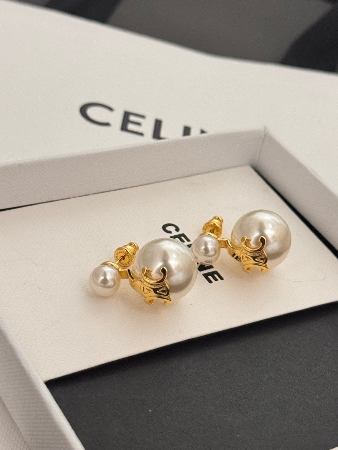 Ladies Celine earrings with pearl earrings (preorder)