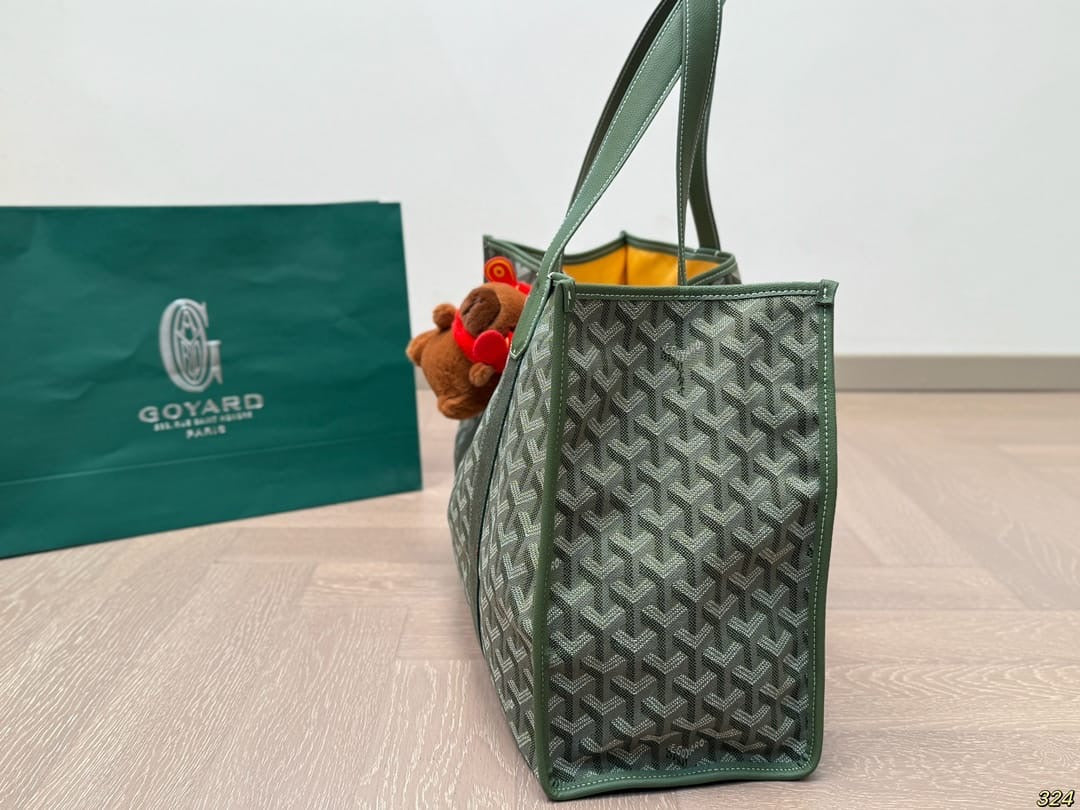 Women’s Green goyard inspired 
45x29cm (preorder only)