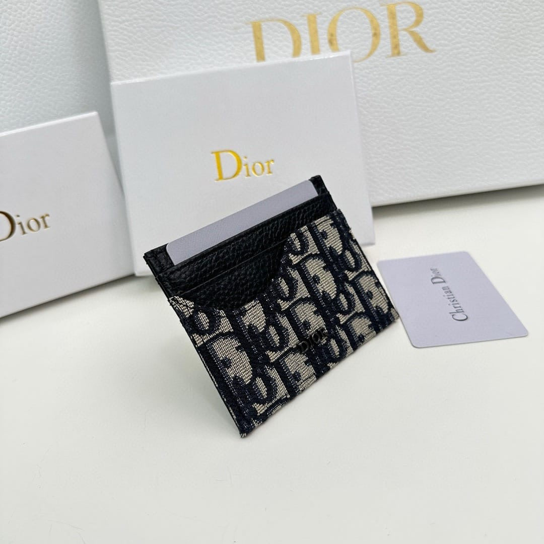 Unisex uk Dior card holder
10x7cm (pre order only )