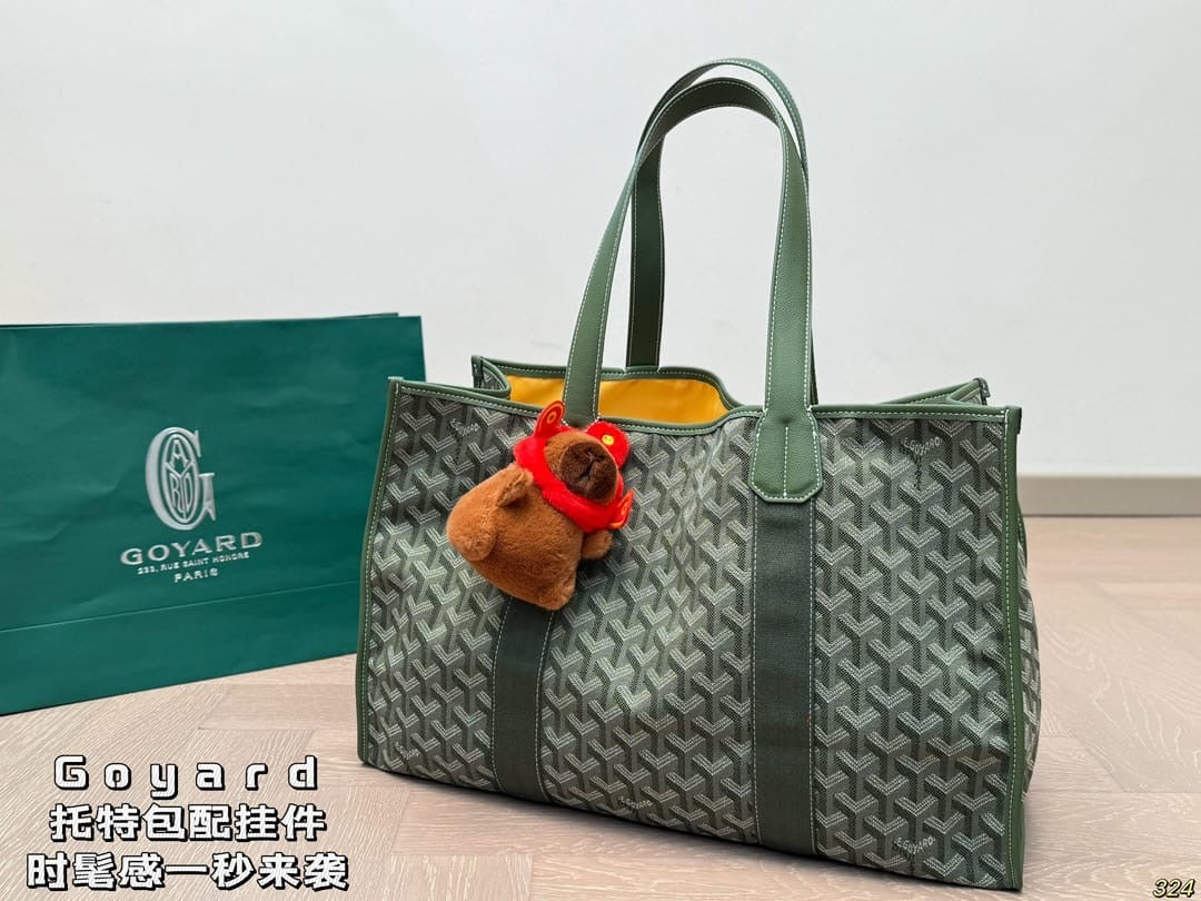 Women’s Green goyard inspired 
45x29cm (preorder only)