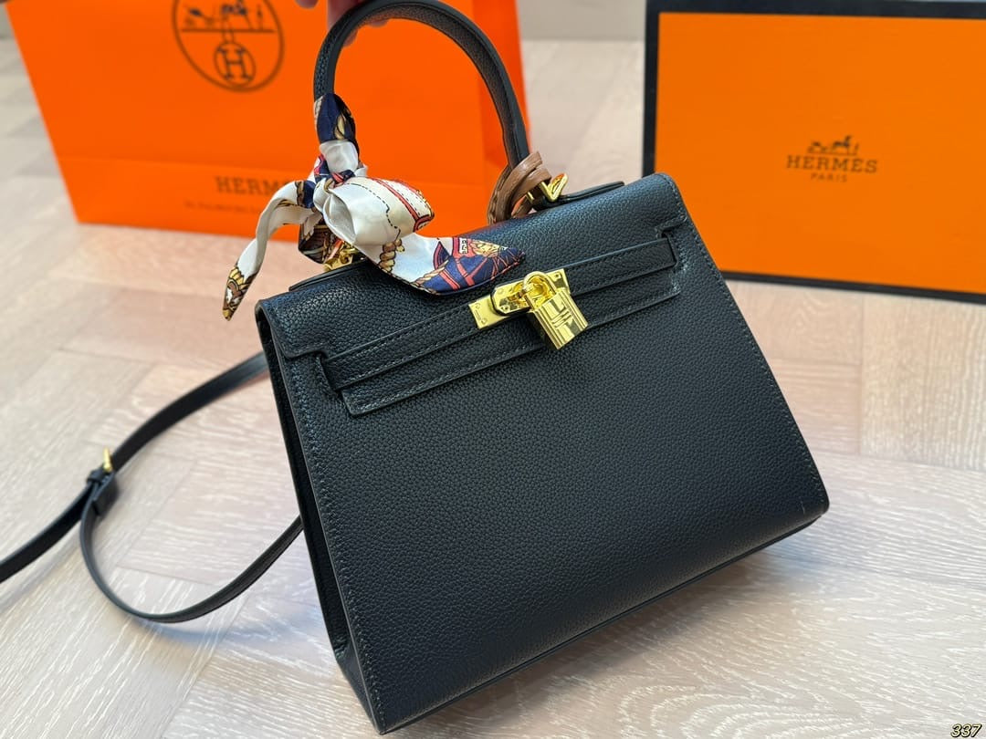 2025 Luxury Desinger Inspired women Handbag Fashion Clasp Gold Leather Bag UK (preorder only )