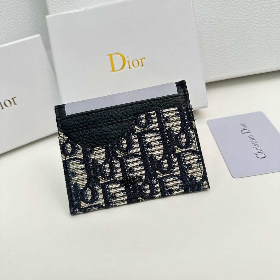 Unisex uk Dior card holder
10x7cm (pre order only )