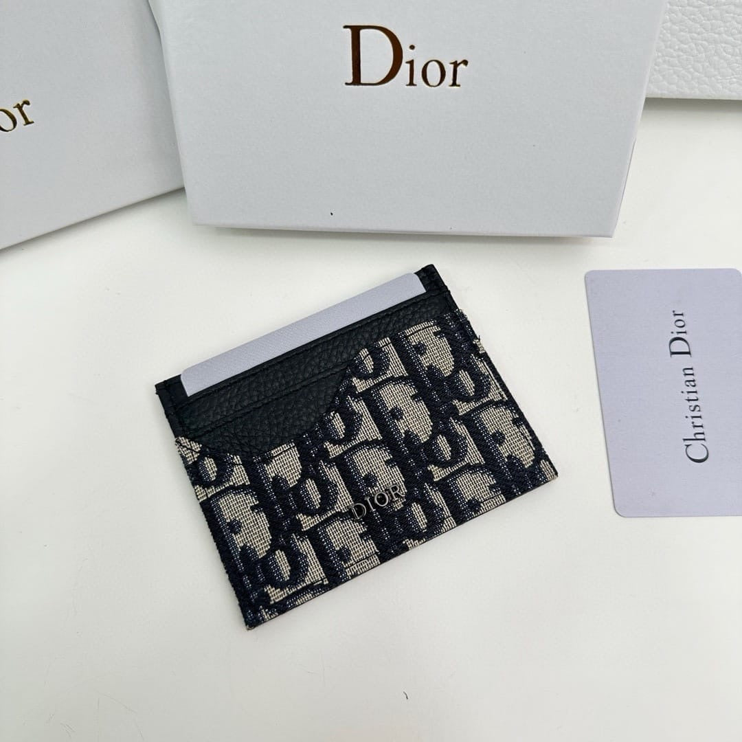 Unisex uk Dior card holder
10x7cm (pre order only )