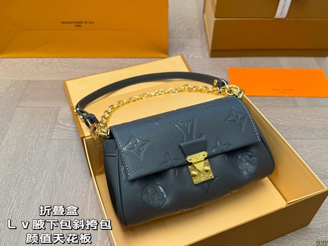 Women black classic bag in a luxury box preorder only