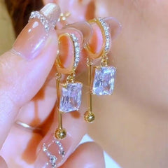 Sparkling Crystal Drop Earrings in Gold EUR423