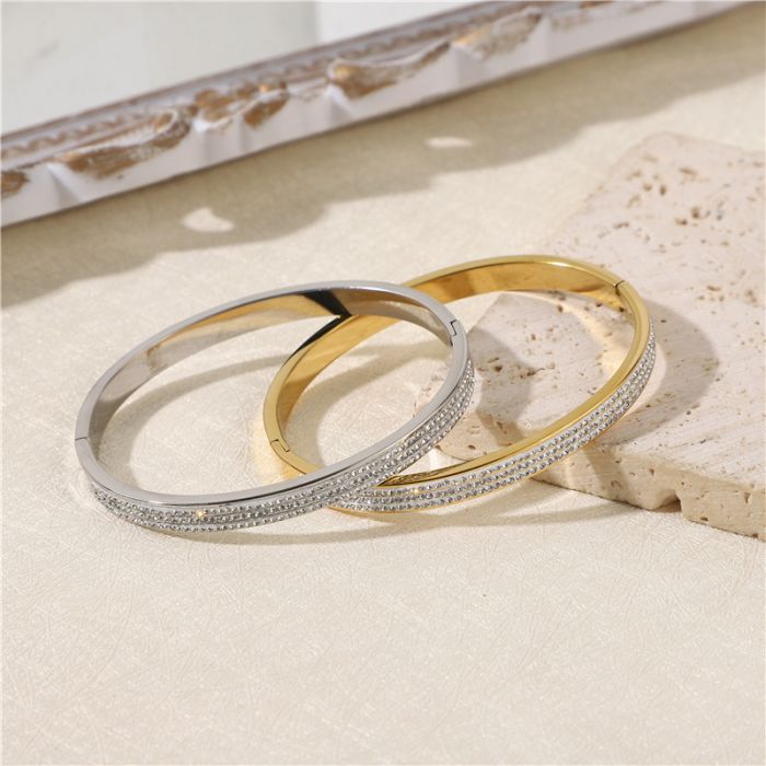 Sparkling Crystal Bangle Bracelet in Gold EUR482